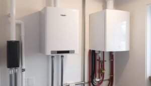 Chaudière à condensation moderne installée dans une maison