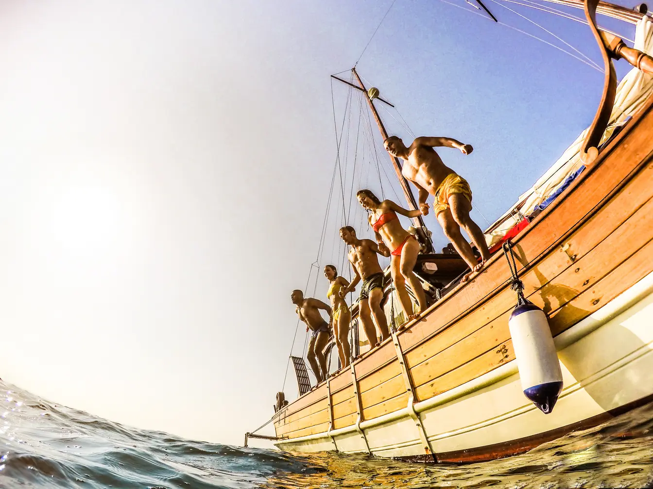 Plongeur sous-marin lors d'un voyage assuré