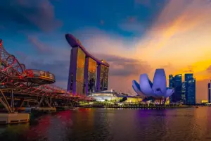 Marina Bay Sands de nuit a Singapour